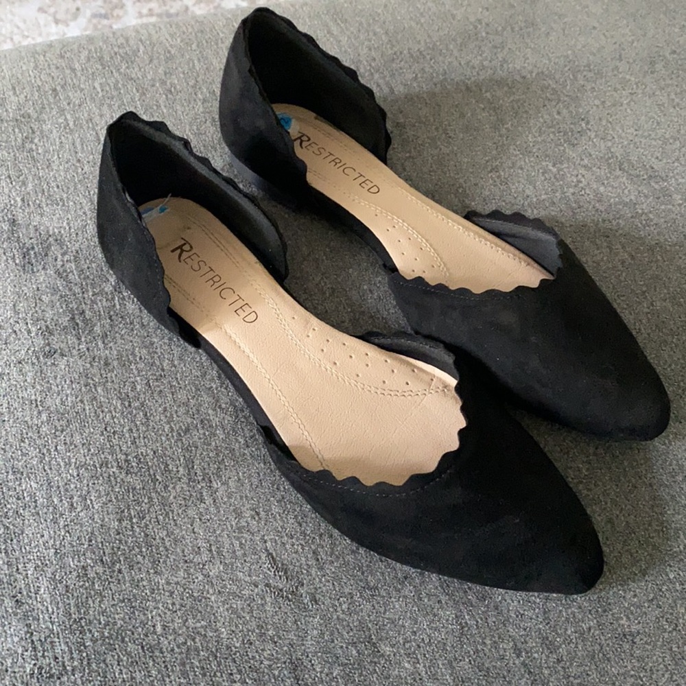 Restricted Black Flats